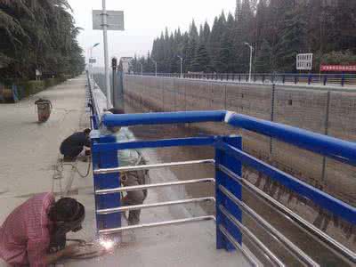 道路護(hù)欄進(jìn)行表面鍍鋅有哪些好處呢？